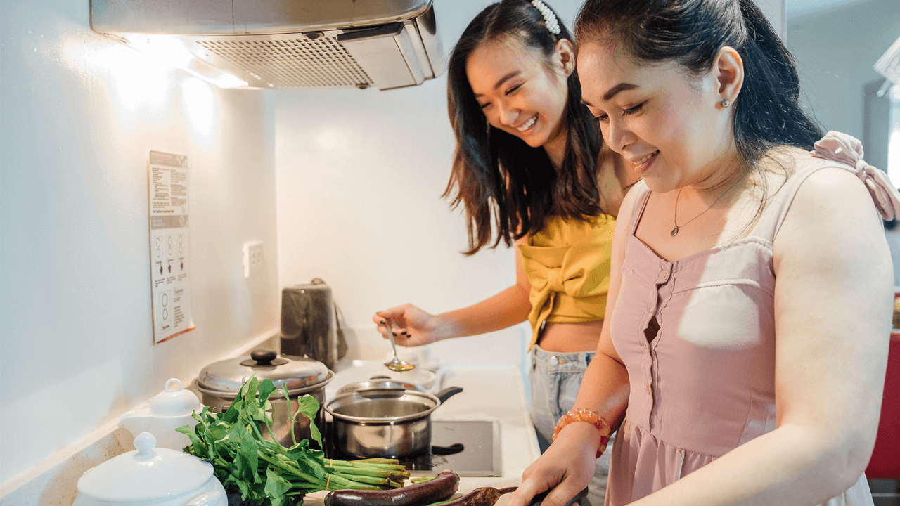 About Us_Cooking azalea family cooking